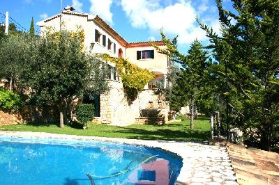 Villa at the bottom of the impressive Sierra de Tramuntana