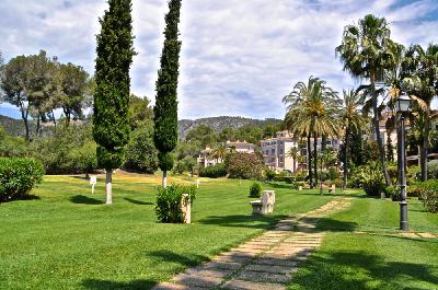 Penthouse embedded in mediterranean community gardens next to golf course