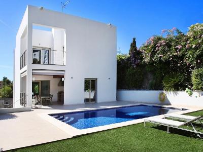 Designer villa with modern architecture and sea view