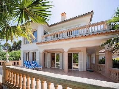 Mediterranean villa with sea views