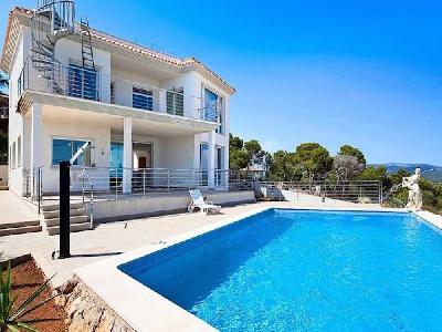 Villa in prime location, top views and excellent quality