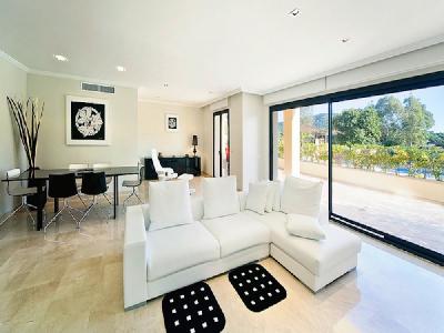 Luxurious garden apartment in Santa Ponsa