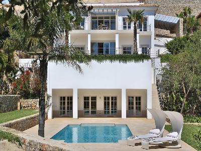 Designer Villa with fabulous panoramic views over Palma