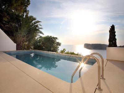 Modern Villa with breathtaking sea views