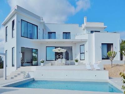 Modern luxurious villa in Cala Vinyas