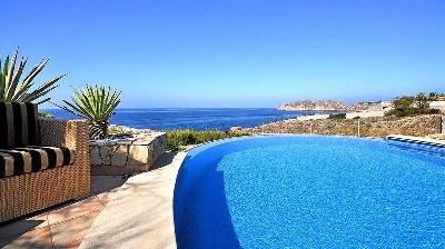 Luxury villa with gorgeous sea views