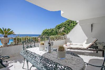 Flat in 1st line of the sea with stunning sea views