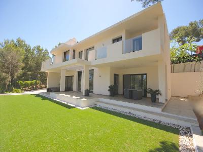 Minimalist newly built villa in Cala Vinyas