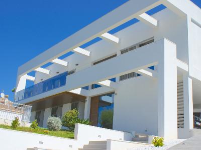 Modern designer villa in preferred residential area