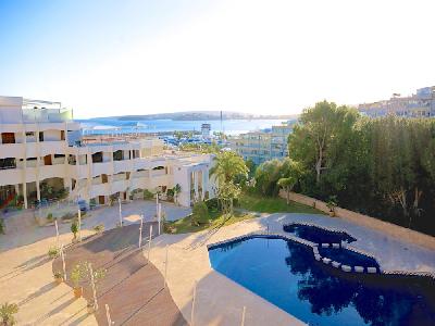 Stylishly furnished 3 bedroom apartment in Puerto Portals