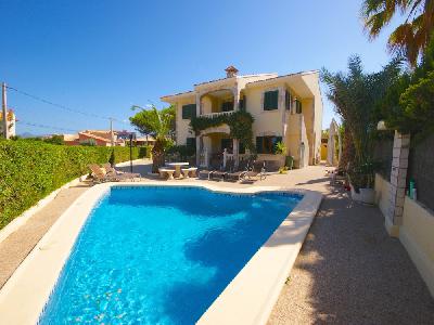 Mediterranean villa with partial sea views in El Toro